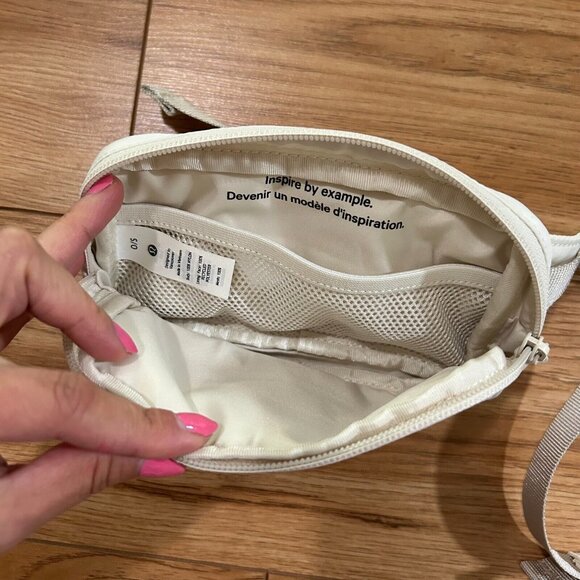 Lululemon Team Canada Future Legacy Mini Belt Bag White/Light Ivory NEW - Picture 5 of 5